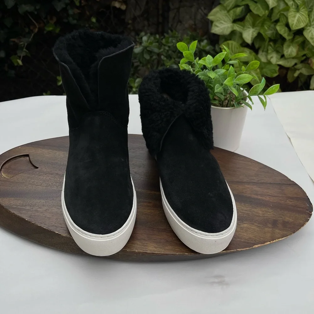 UGG Women's Lynus High Top Sneaker Black Suede Size 7.5 like new